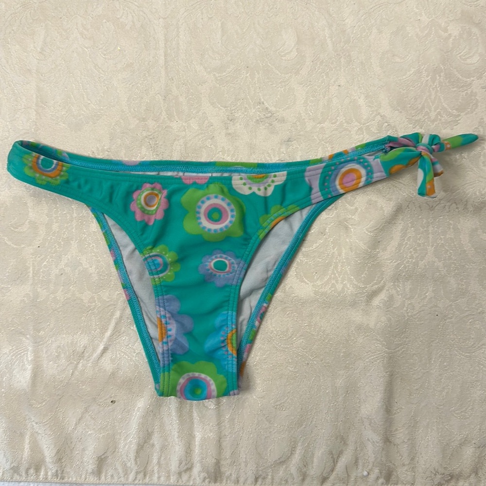 Ladies swim bottoms. Medium Brazil cut